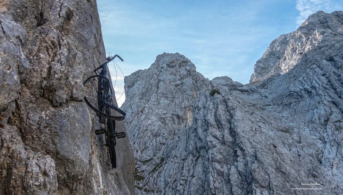 © DAV Teisendorf - Das Radl mitten in der Wand