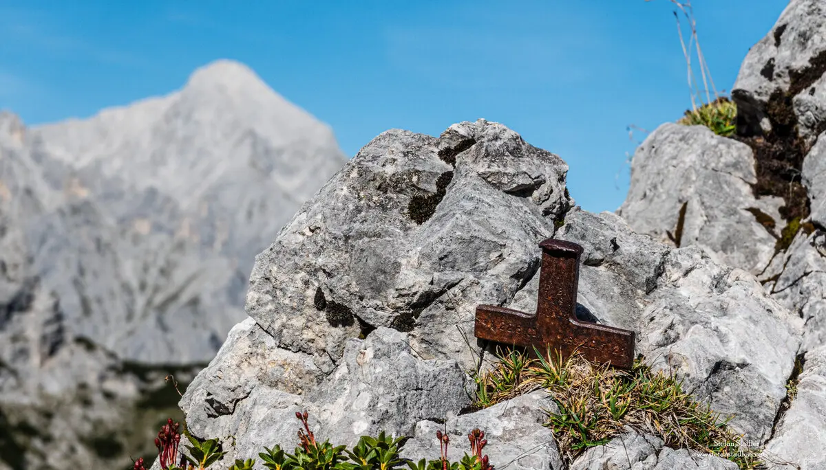 © DAV Teisendorf - unscheinbares Gipfelkreuz