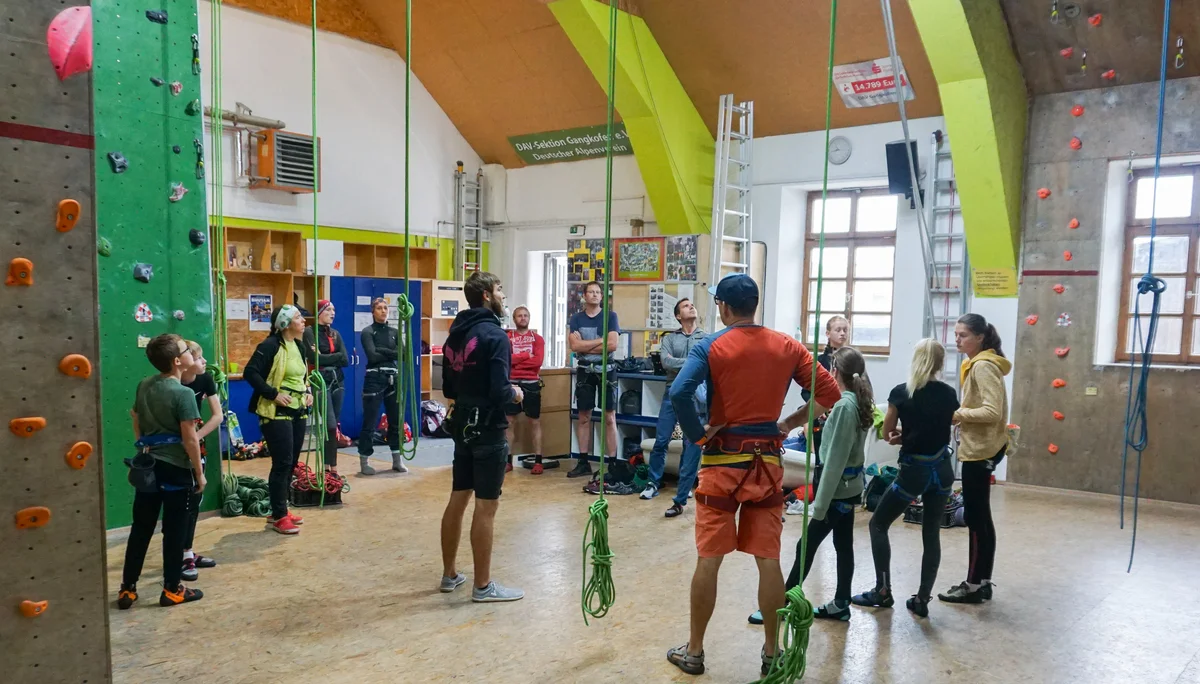 © DAV Teisendorf - OG Waging - Ausflug Kinderklettern in die Kletterhalle Gangkofen