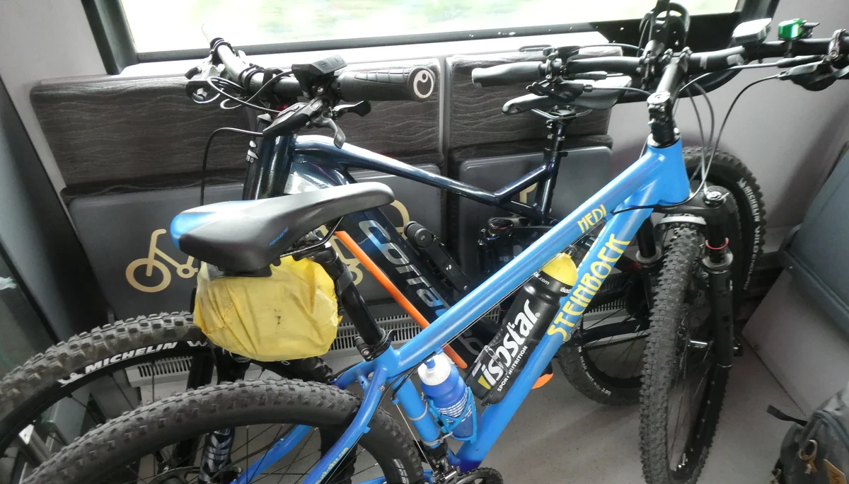 © DAV Teisendorf - OG Waging - Enge im Fahrradabteil