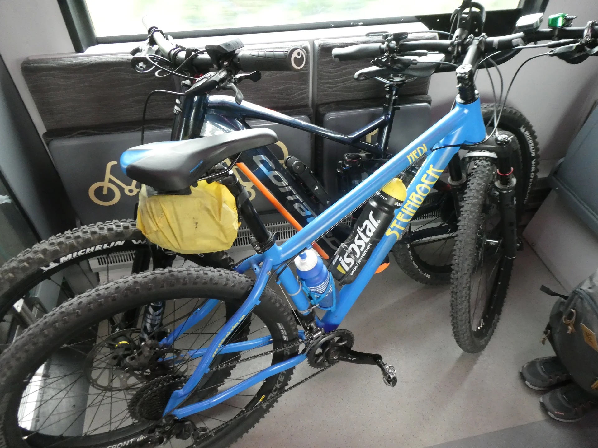 © DAV Teisendorf - OG Waging - Enge im Fahrradabteil