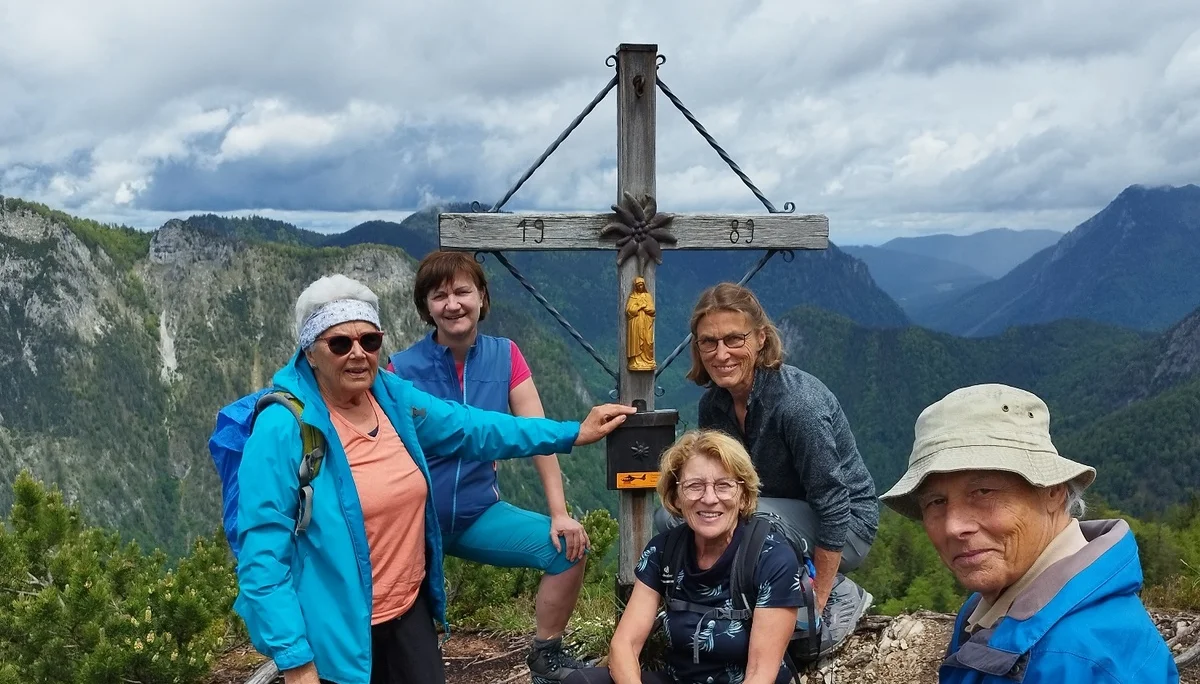 © DAV Teisendorf - OG Waging - Am Gipfel mit Blick zum Unternberg