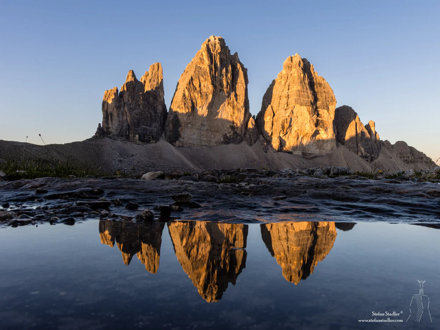 © DAV Teisendorf - Spiegelung der drei Zinnen bei Sonnenaufgang