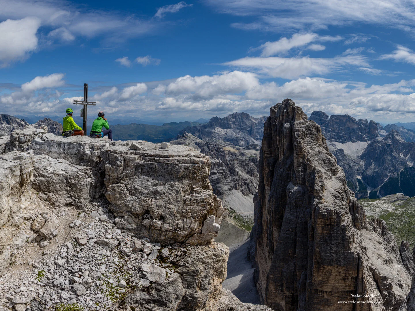 © DAV Teisendorf - die Aussicht an der Westlichen Zinne genießen