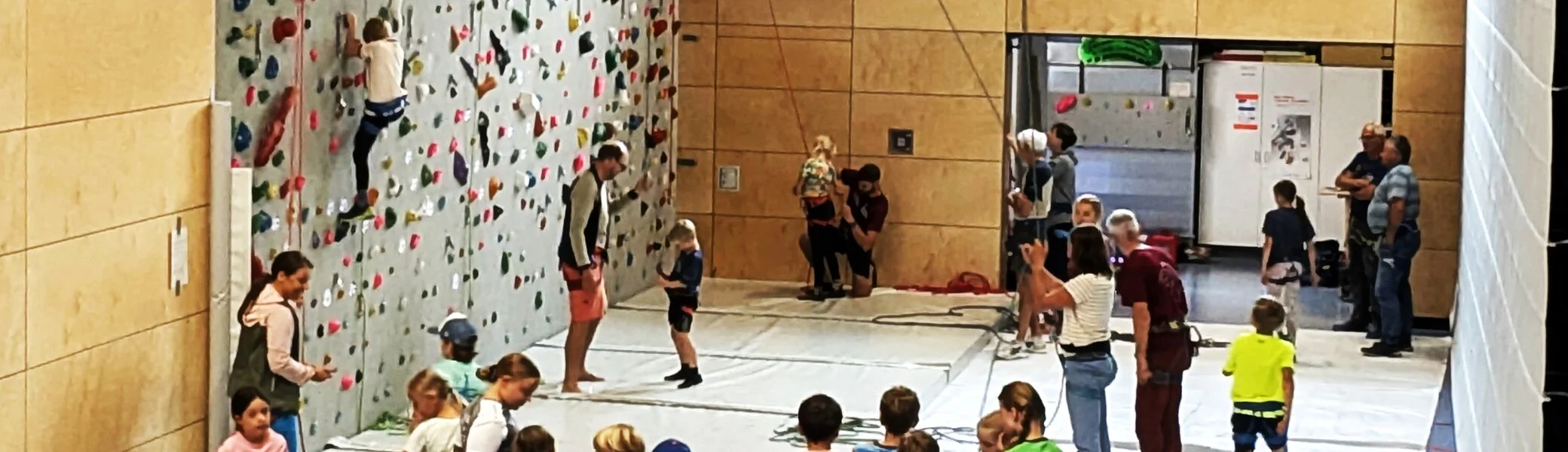 © DAV Teisendorf / OG Waging - Blick von der Tribüne