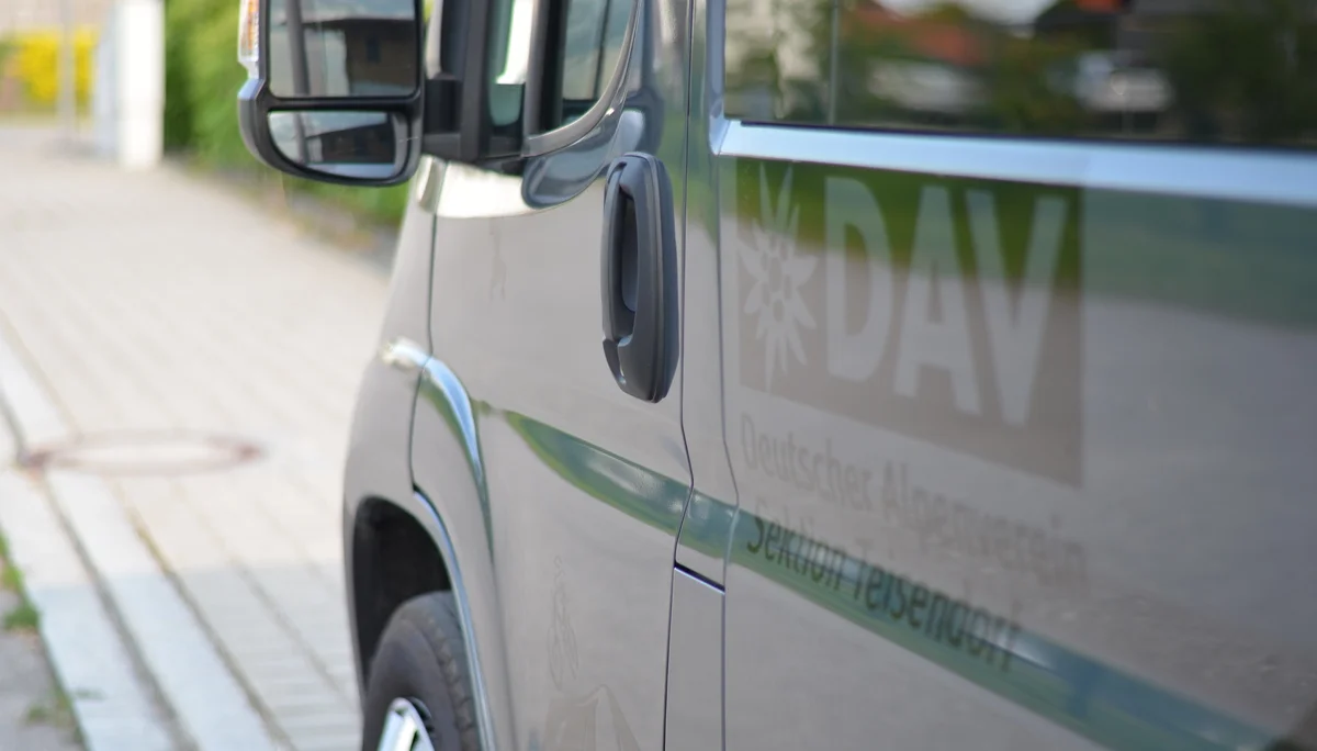 DAV Bus Seite vorne 2 | © DAV Teisendorf
